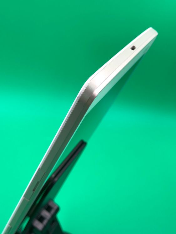 ������ LG Qua tab PX 16GB �ۥ磻�� SIM�ե꡼ au �� LGT31