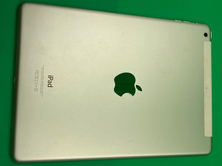 ������ iPad Air ���� Wi-Fi+Cellular 16GB ��������94% KDDI ��