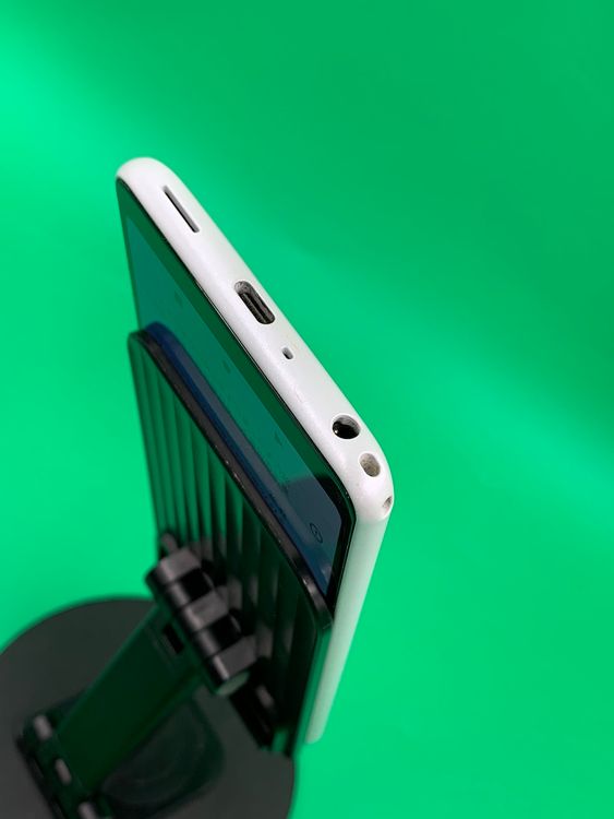 �������� arrows Be4 32GB �ۥ磻�� SIM�ե꡼ docomo ��