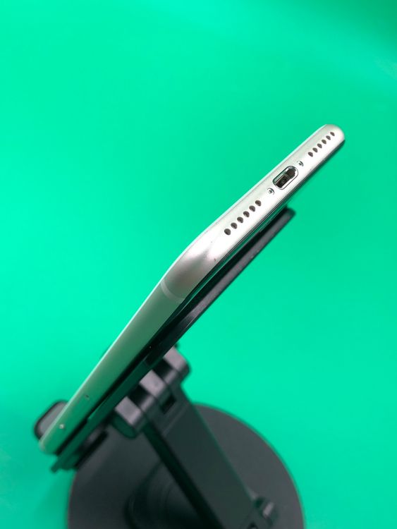 ����� iPhone SE ��3���� 64GB SIM�ե꡼ ��������94% au ��
