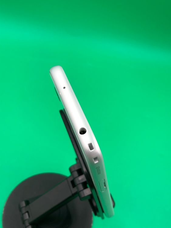 ������ GRATINA KYV48 32GB �ۥ磻�� SIM�ե꡼ KDDI ��