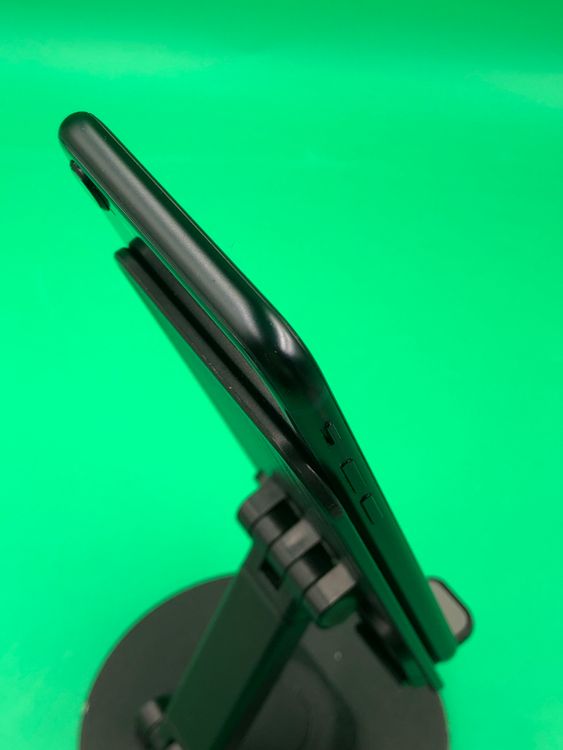 ���Хåƥ꡼���� iPhone SE ��3���� 64GB ��������100% au ��