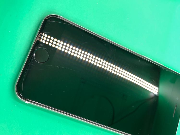 ���Хåƥ꡼���� iPhone SE ��2���� 64GB �ۥ磻�� SIM�ե꡼
