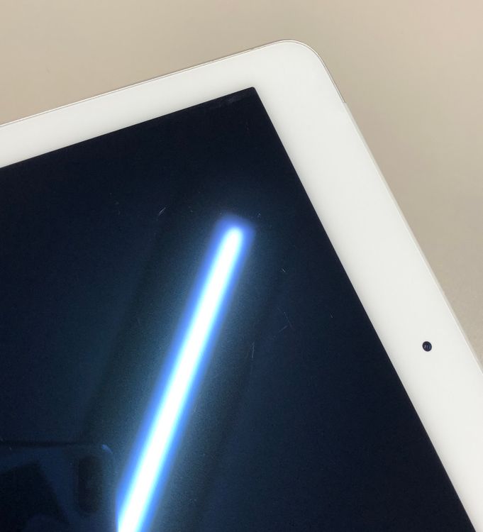 �����iPad Air ��2���� Wi-Fi+Cellular 32GB ��������96% KDDI��