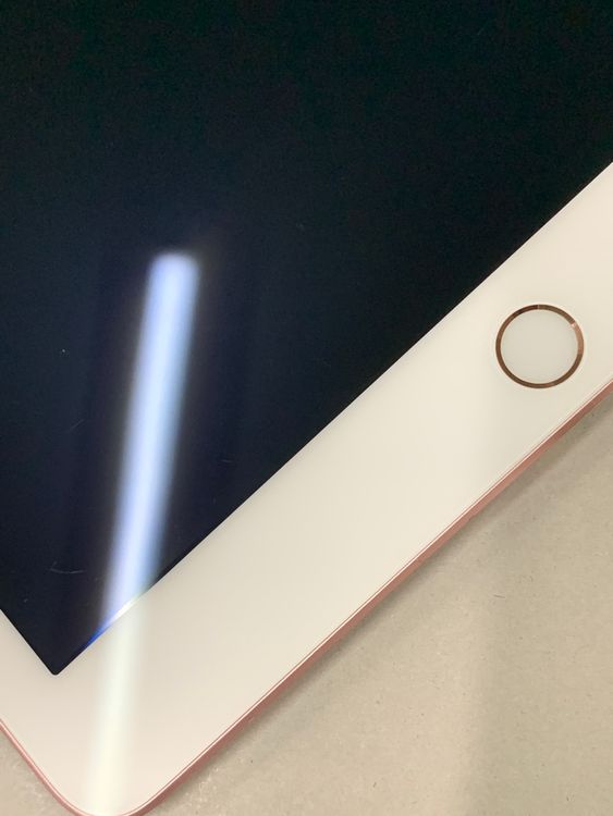 iPad Pro 9.7����� Wi-Fi+Cellular 32GB ������������� KDDI ��