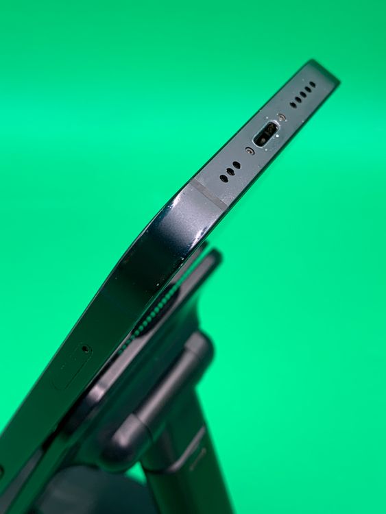 ���Хåƥ꡼���� iPhone 14 256GB �ߥåɥʥ��� Softbank ��