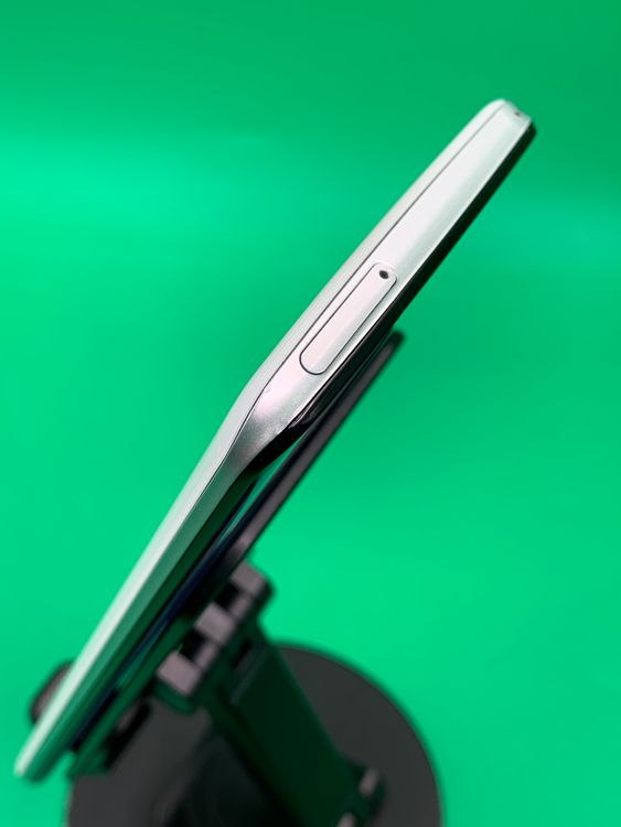 ����� AQUOS zero2 256GB �ߥ��ƥ��ۥ磻�� KDDI ��