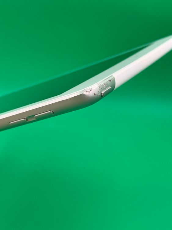 �������� iPad ��6���� Wi-Fi+Cellular 32GB ��������88% au ��