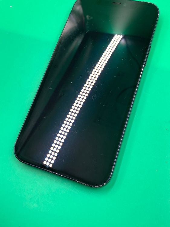 ���Хåƥ꡼���� iPhone 12 128GB �֥�å� SIM�ե꡼ au �� H2