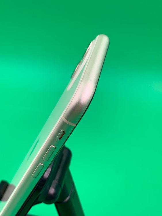 ���Хåƥ꡼���� iPhone 11 128GB �ۥ磻�� ��������100%