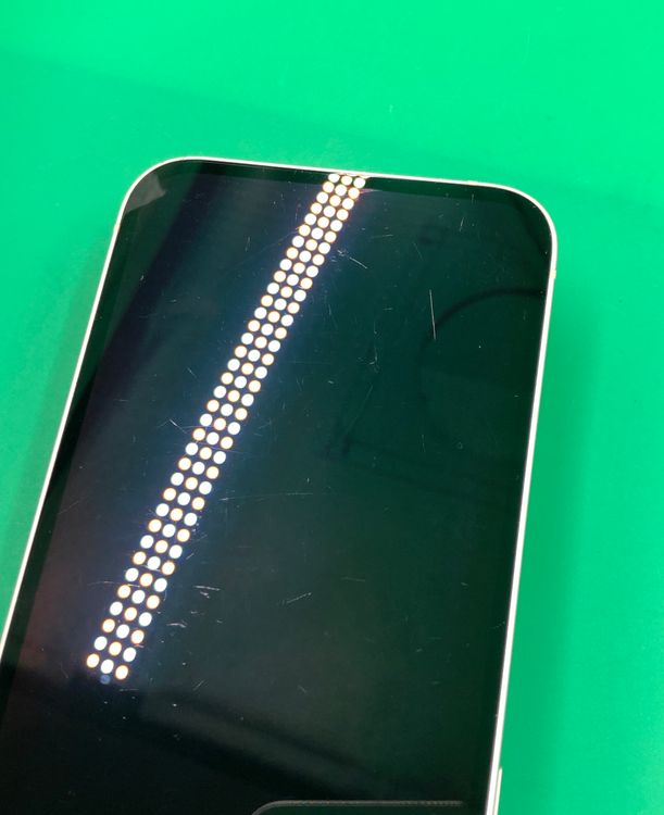 ���Хåƥ꡼���� iPhone 12 256GB �ۥ磻�� SIM�ե꡼ au �� H2