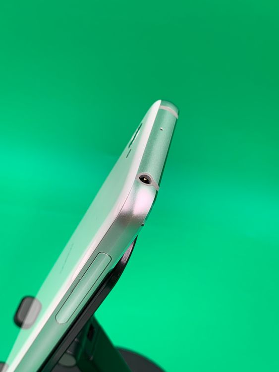 ������ AQUOS R compact 32GB �ۥ磻�� SIM�ե꡼ KDDI ��