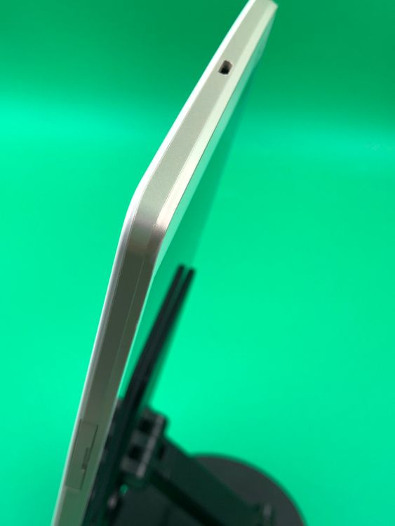 ����� Qua tab PX 16GB �ۥ磻�� SIM�ե꡼ au �� LGT31