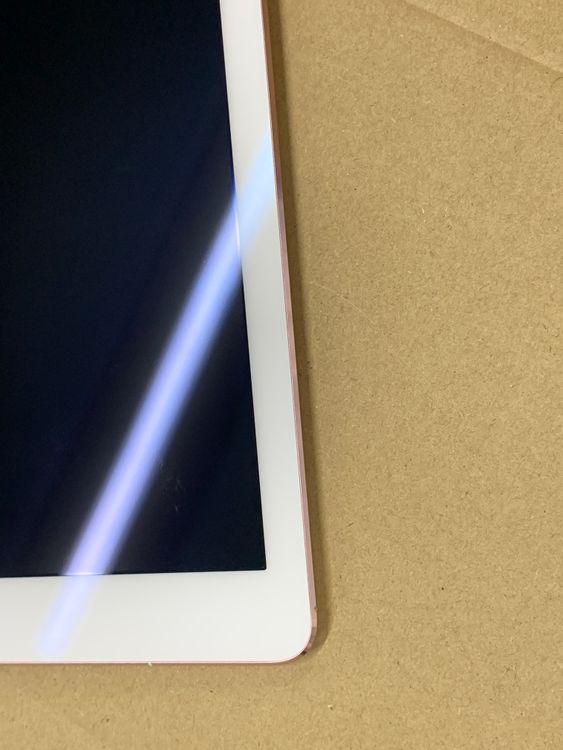 ����� iPad Pro 9.7����� Wi-Fi+Cellular 32GB KDDI ��