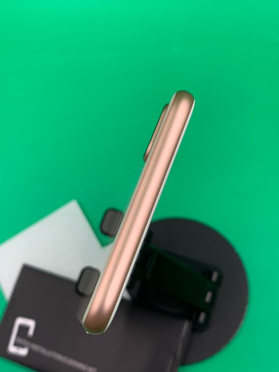  iPhone 8 Plus 64GB  SIMե꡼ 95% KDDI 