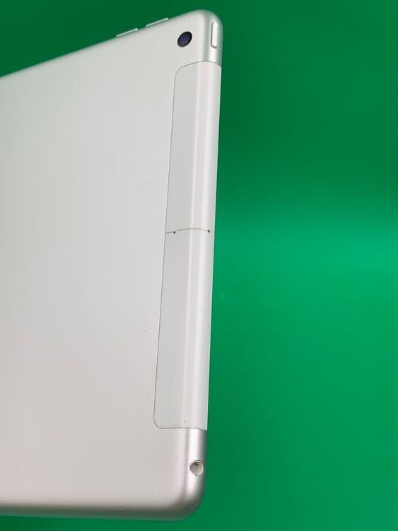 ����� iPad ��9���� Wi-Fi+Cellular 64GB ����С�  KDDI ��