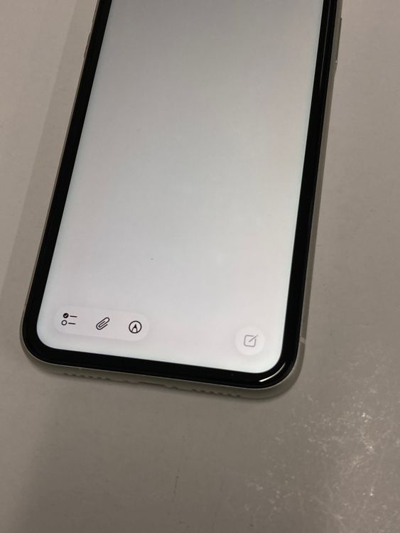 ���Хåƥ꡼���� iPhone 11 128GB �ۥ磻�� SIM�ե꡼ KDDI ��