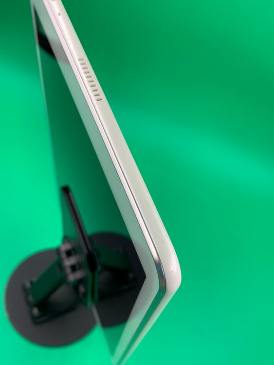 ������ Qua tab 02 16GB ���������ɹ� KDDI �� HWT31 �ۥ磻��
