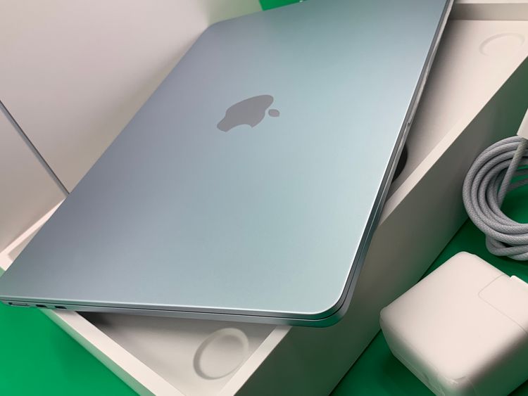 �������� MacBook Air 13����� M416GB 256GB ��������100% H2