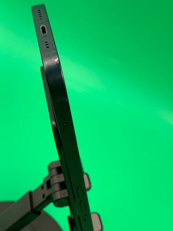 ���Хåƥ꡼���� iPhone 13 128GB �ߥåɥʥ��� docomo ��