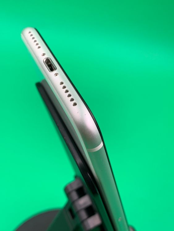 ���Хåƥ꡼���� iPhone SE ��2���� 64GB SIM�ե꡼ ��������100%