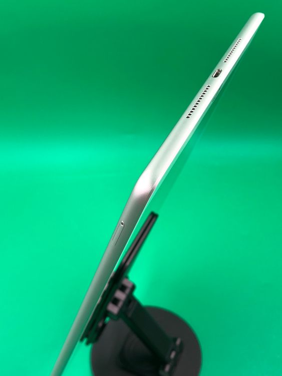 �����礤���� iPad ��7���� Wi-Fi+Cellular 32GB ����С� KDDI ��