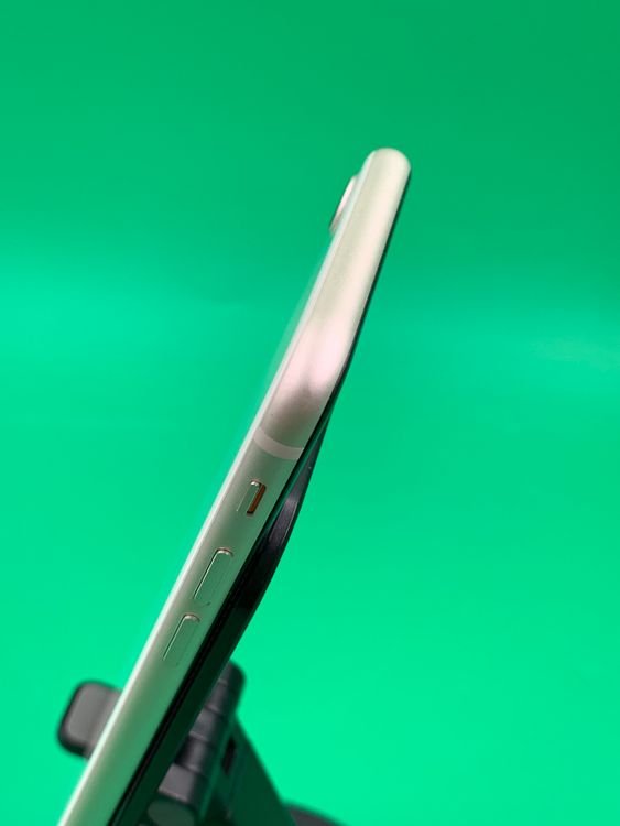 �����ʡ� ������ iPhone SE ��3���� 256GB �������饤�� ��������100%