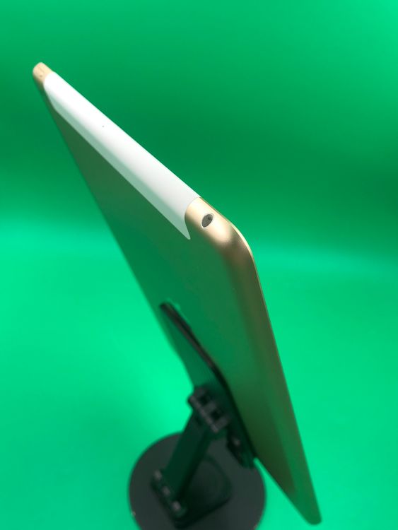 �������� iPad ��5���� Wi-Fi+Cellular 32GB �������  KDDI