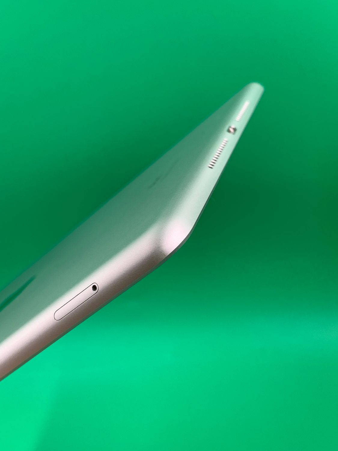 ムスビー｜☆美品 iPad 第8世代 Wi-Fi+Cellular 32GB シルバー H2