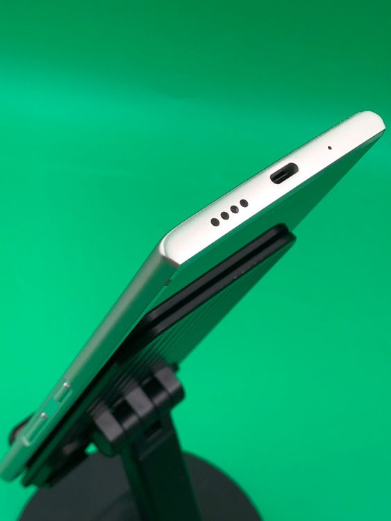 ���������� URBANO V04 64GB ����С� SIM�ե꡼ ���������ɹ� au ��