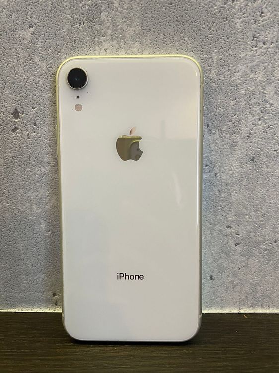 iPhone XR 白 海外版SIMフリー 128GB バッテリー81% iPhone XR 白 海外版SIMフリー 128GB バッテリー81%