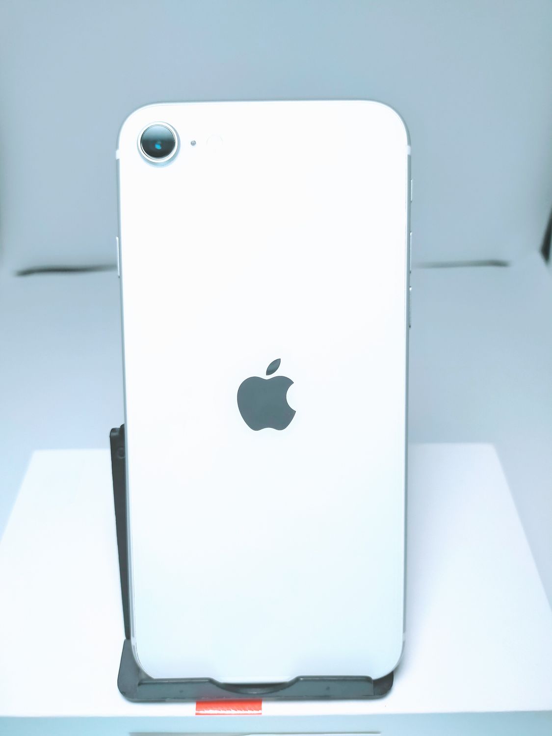 ムスビー｜【ほぼ美品】iPhone se2 64GB ホワイトSIMフリー電池79 