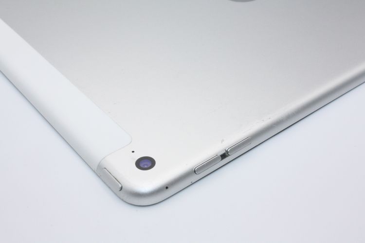 iPadAir2 32GB Wi-Fi +Cellular��ǥ� au�� Silver