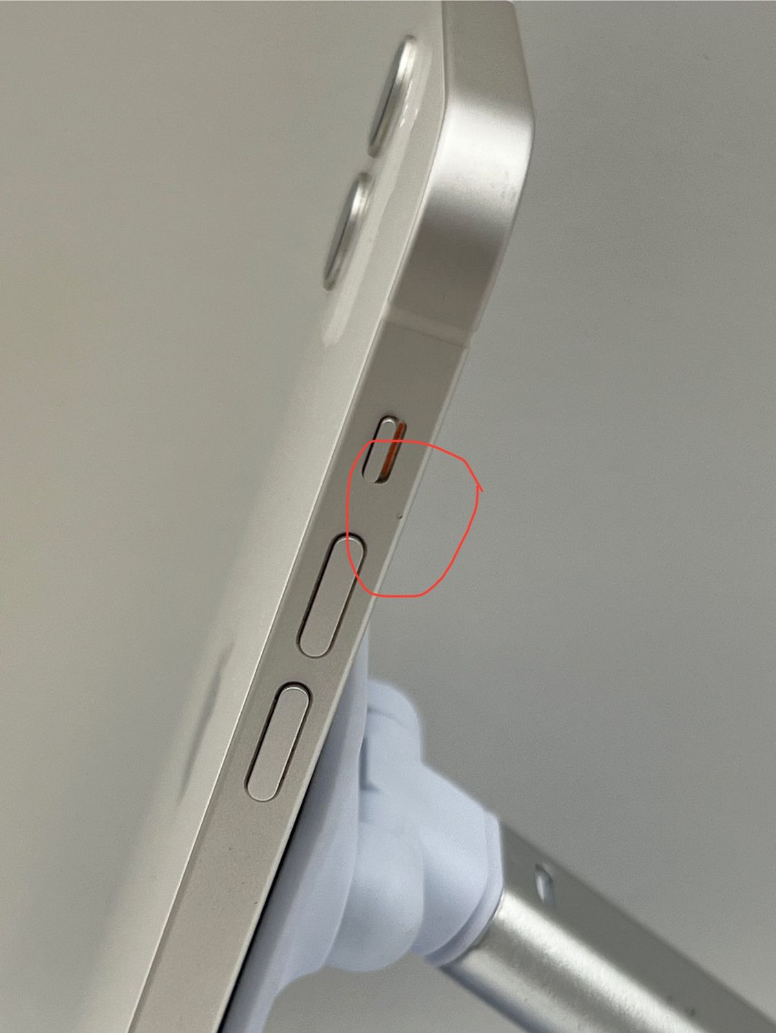 ムスビー｜美品 利用制限:O iPhone 12 128gb ホワイト【iPhone12 SIM
