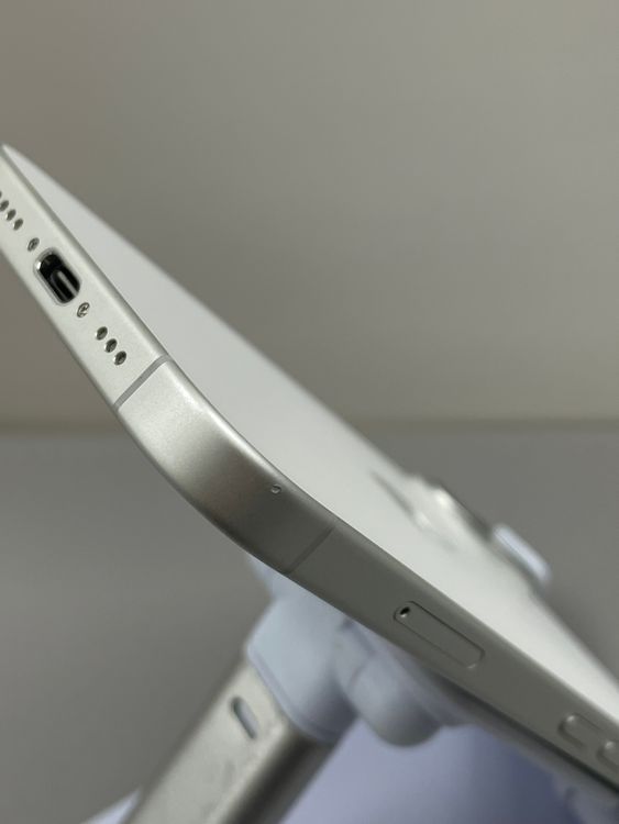 �Хåƥ꡼93��iPhone 16 128gb �ۥ�����