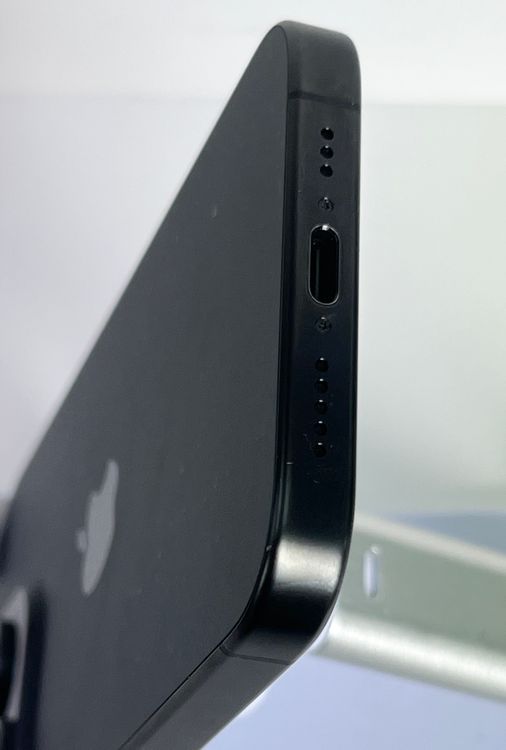 ��������:O iPhone15pro 256gb �֥�å������˥���