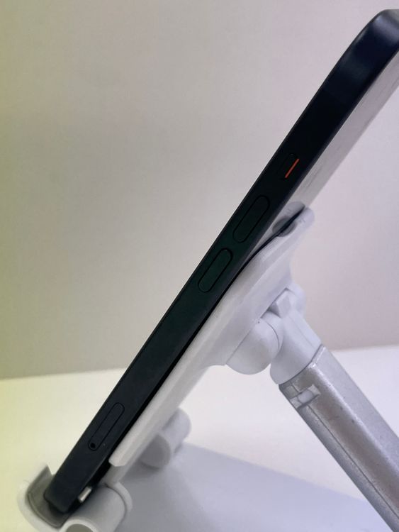 �Хåƥ꡼84��iPhone 15 128gb �֥�å�