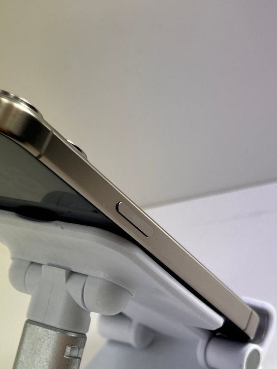 ���ʡ��Хåƥ꡼86% iPhone  15pro 256gb �ʥ�����