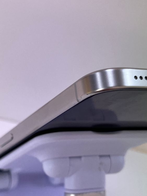 ��������:O �Хåƥ꡼87�� iPhone 15Pro 128gb �ۥ磻�ȥ����˥���