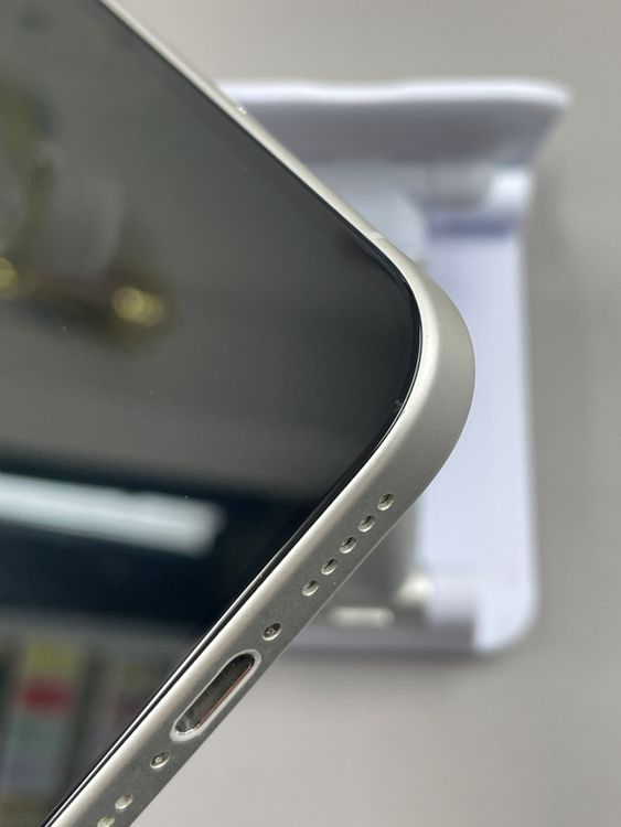 �Хåƥ꡼93��iPhone 16 128gb �ۥ�����