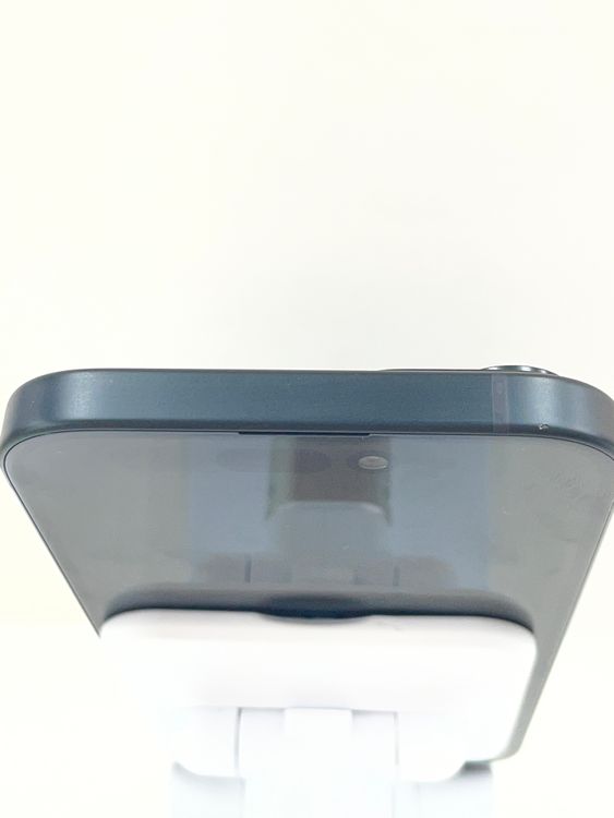 �Хåƥ꡼84��iPhone 15 128gb �֥�å�