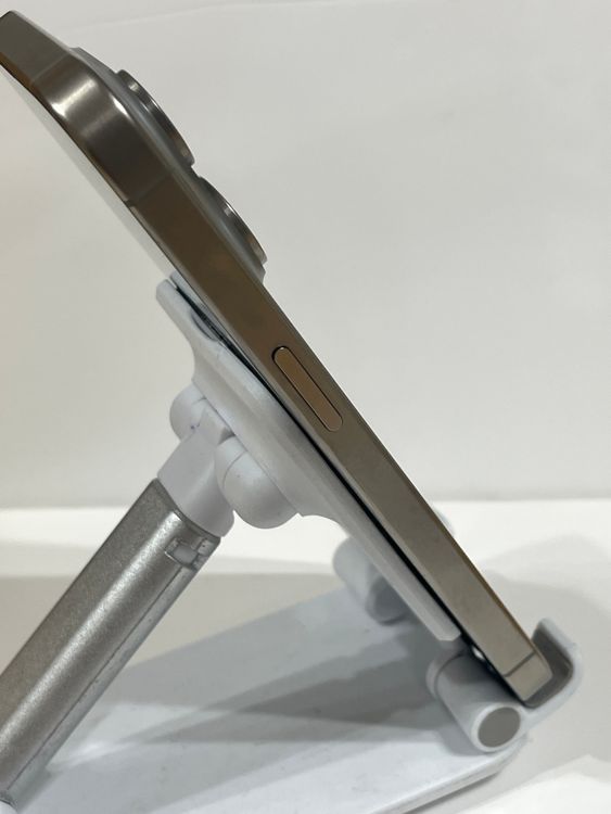 ���ʡ��Хåƥ꡼100%����������:O iPhone 15Pro 256gb �ʥ�����