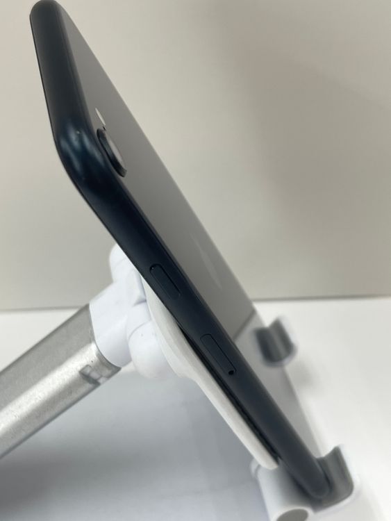 �Хåƥ꡼89% iPhone  SE ��3���塡64gb �ߥåɥʥ���
