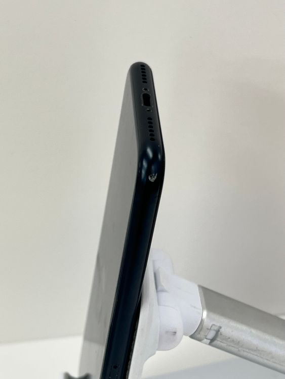 �Хåƥ꡼��95% iPhone SE3 64gb �ߥåɥʥ���