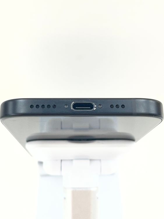 �Хåƥ꡼84��iPhone 15 128gb �֥�å�