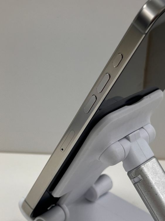 ���ʡ��Хåƥ꡼87�󡡥��åץ��ǡ�iPhone 16ProMax 256gb �ۥ磻��