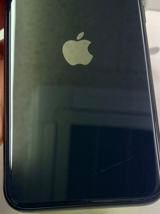 �Хåƥ꡼99%��iPhone SE(�裳����) 64gb �ߥåɥʥ���