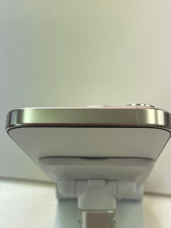 ����Ʊ�͡��Хåƥ꡼100% iPhone 15Pro 256gb �ۥ�����