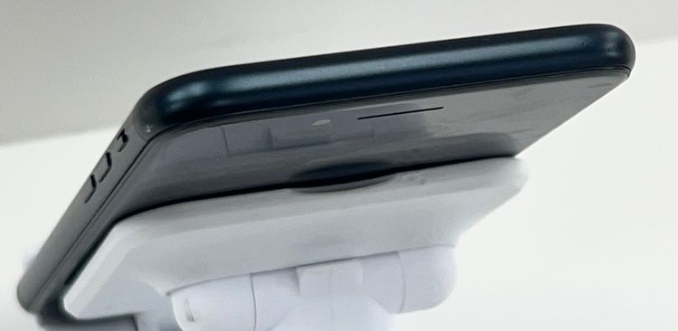 �Хåƥ꡼��95% iPhone SE3 64gb �ߥåɥʥ���