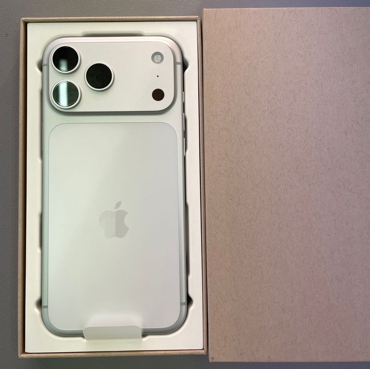 ���ʸ��ʡ�iPhone 17Pro 256gb ����С�